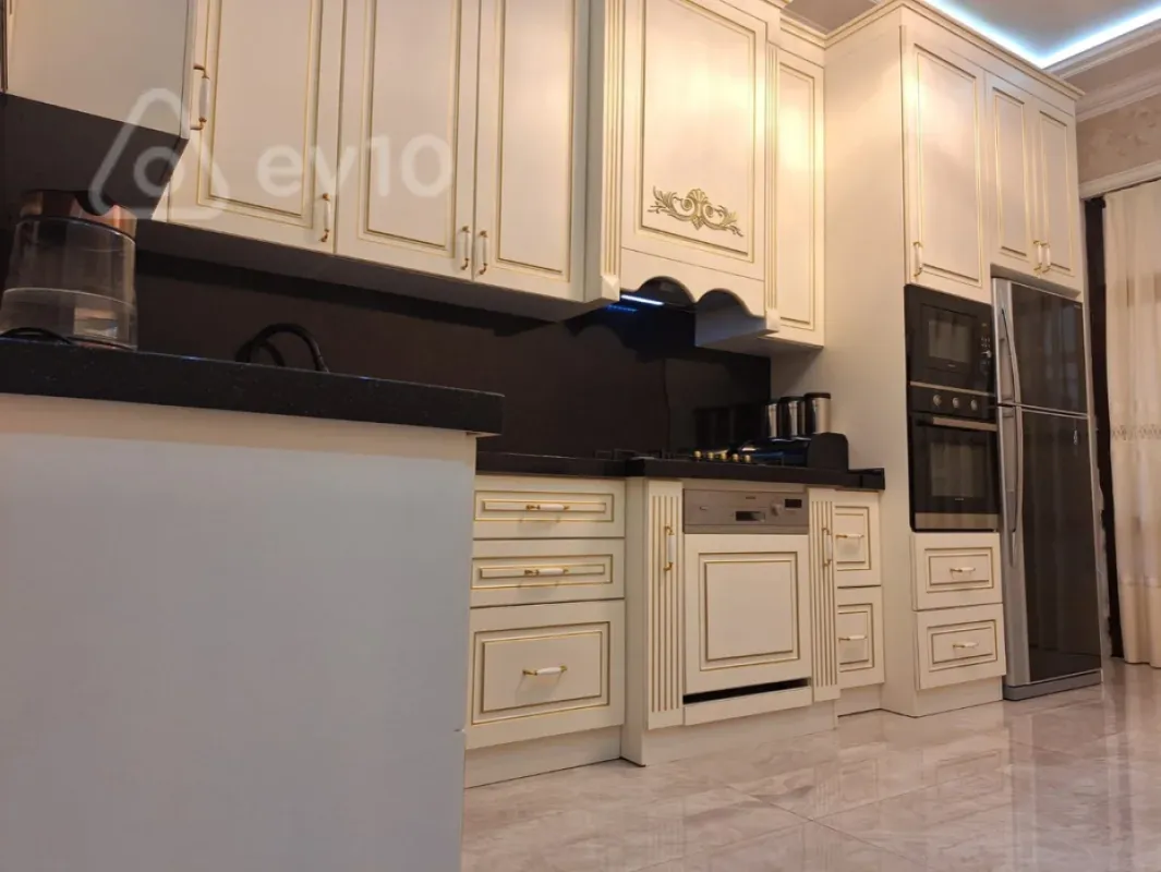 Satılır 3 otaqlı yeni tikili 147 m²