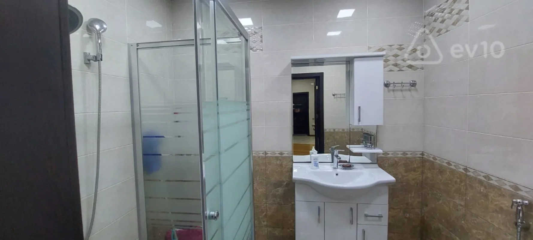 Satılır 3 otaqlı yeni tikili 120 m²