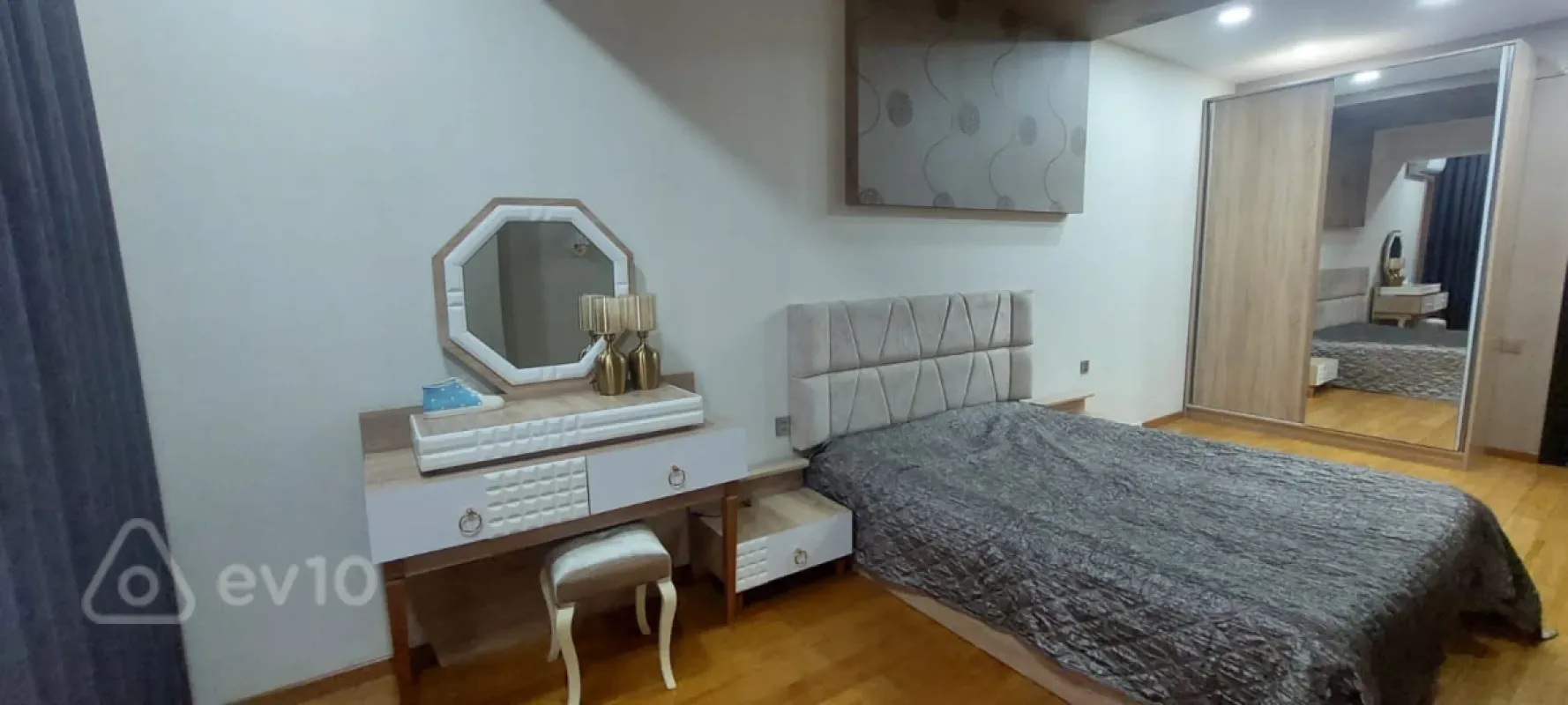 Satılır 3 otaqlı yeni tikili 120 m²