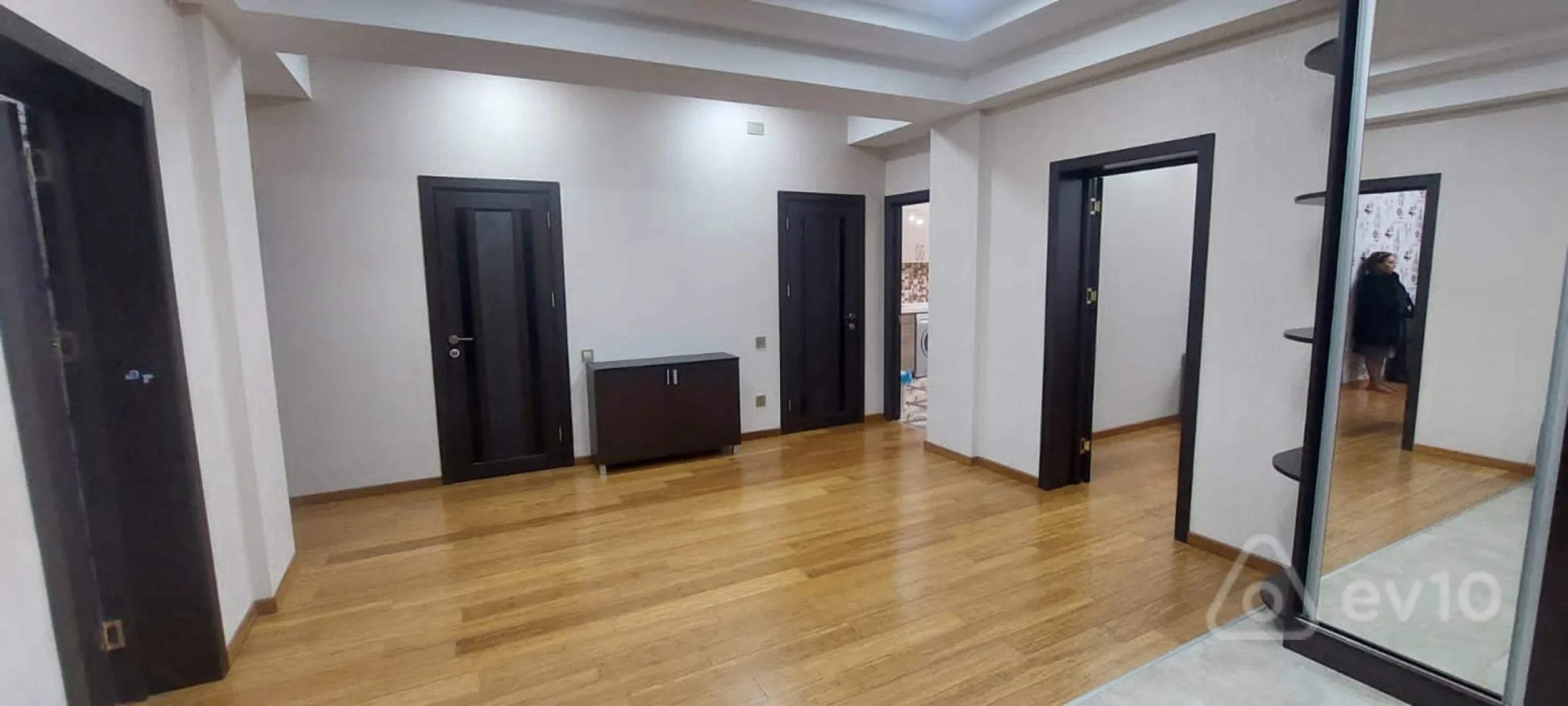 Satılır 3 otaqlı yeni tikili 120 m²