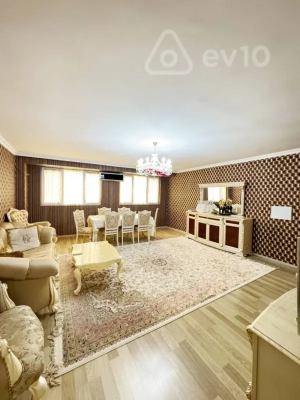 Satılır 5 otaqlı köhnə tikili 125 m²