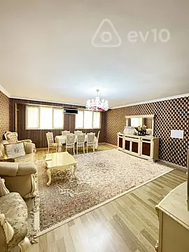 Satılır 5 otaqlı köhnə tikili 125 m²