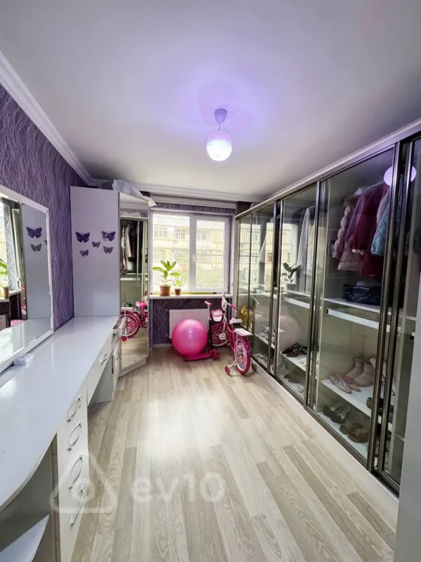 Satılır 5 otaqlı köhnə tikili 125 m²