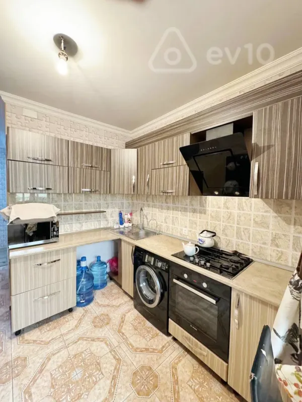 Satılır 5 otaqlı köhnə tikili 125 m²