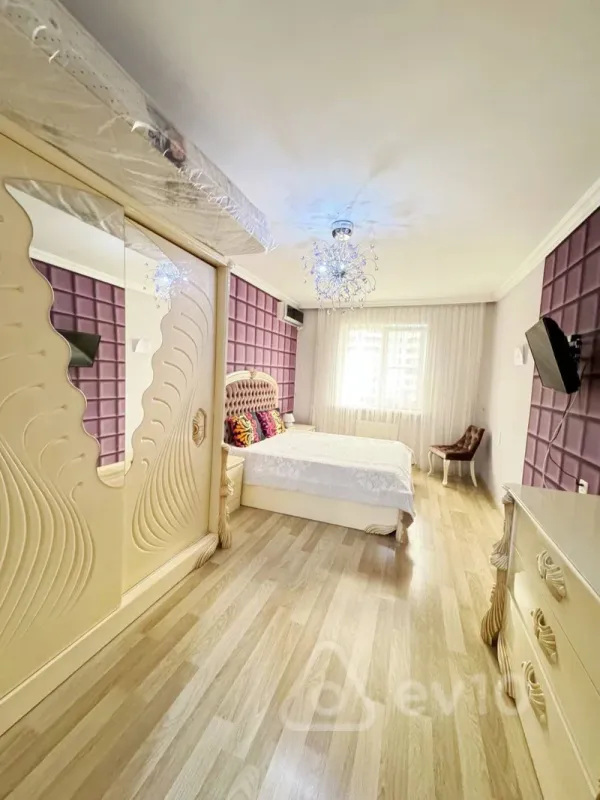 Satılır 5 otaqlı köhnə tikili 125 m²