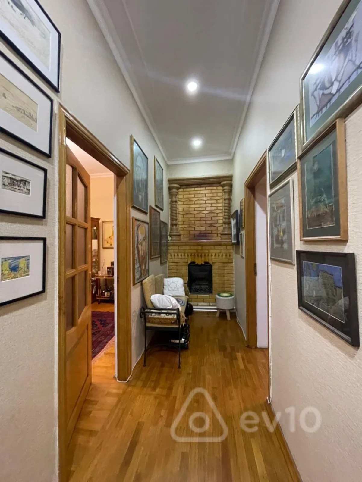 Satılır 4 otaqlı köhnə tikili 128 m²