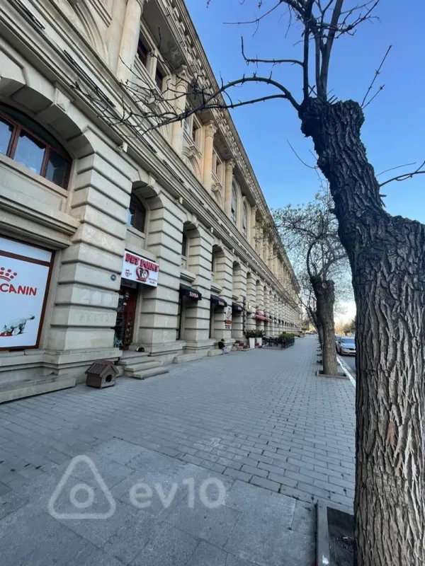 Satılır 4 otaqlı köhnə tikili 128 m²