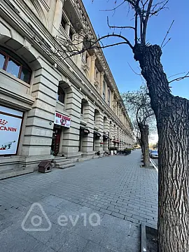 Satılır 4 otaqlı köhnə tikili 128 m²