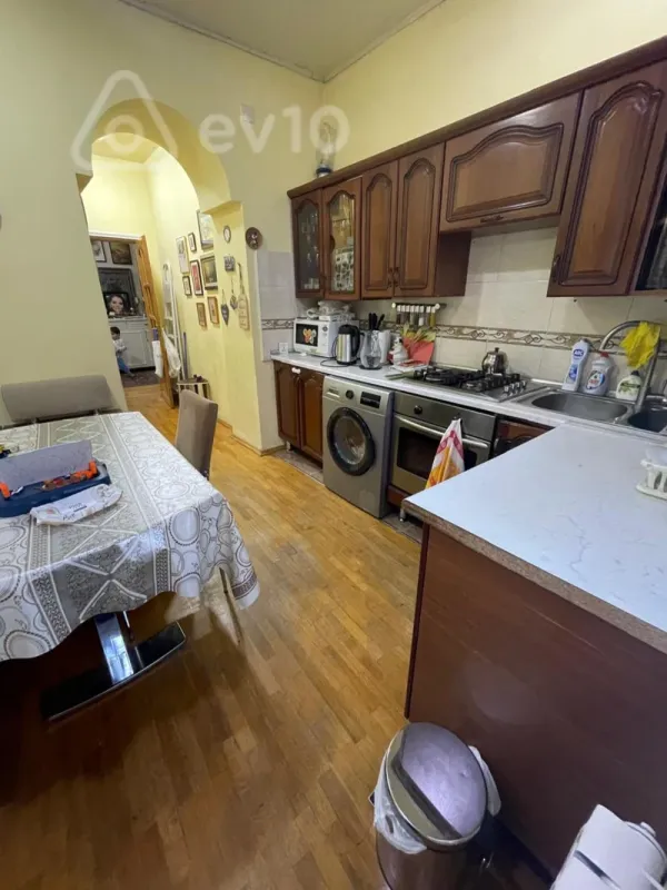 Satılır 4 otaqlı köhnə tikili 128 m²