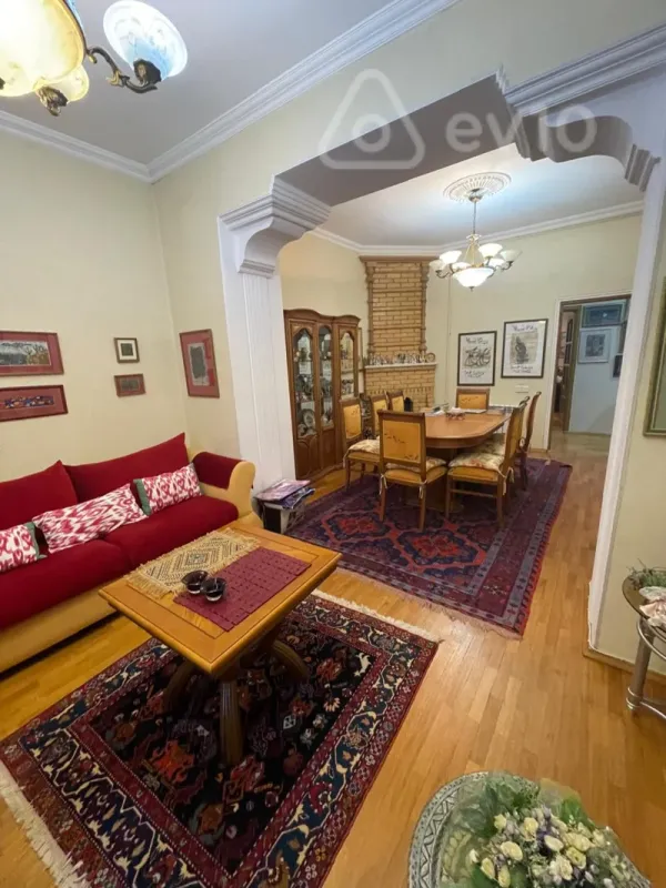 Satılır 4 otaqlı köhnə tikili 128 m²