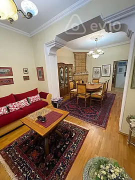 Satılır 4 otaqlı köhnə tikili 128 m²