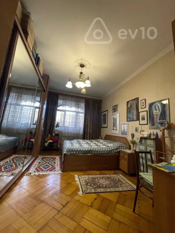 Satılır 4 otaqlı köhnə tikili 128 m²