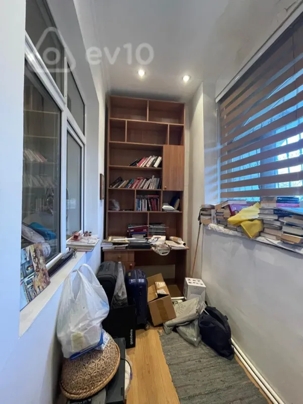 Satılır 4 otaqlı köhnə tikili 128 m²