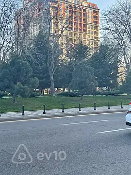 Satılır 4 otaqlı köhnə tikili 128 m²