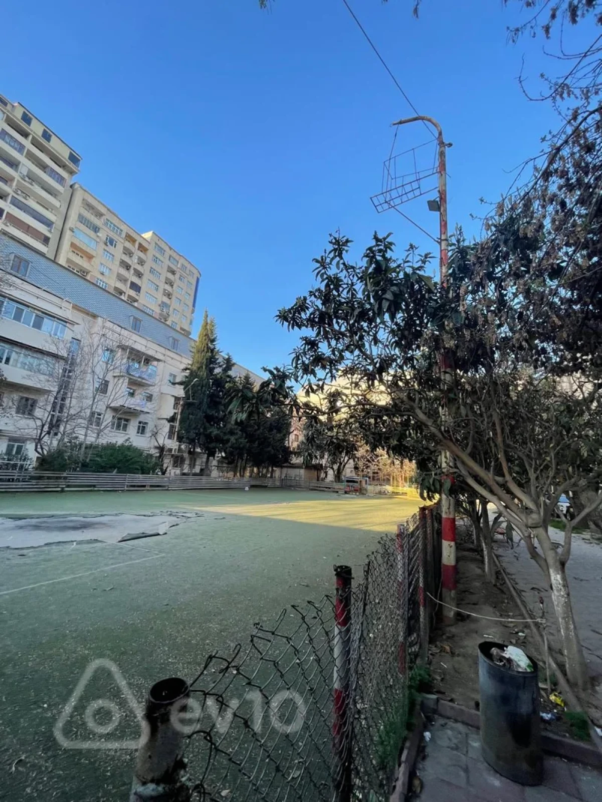 Satılır 4 otaqlı köhnə tikili 128 m²