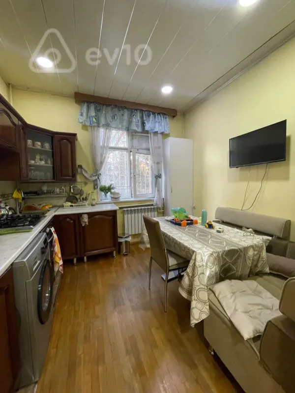 Satılır 4 otaqlı köhnə tikili 128 m²