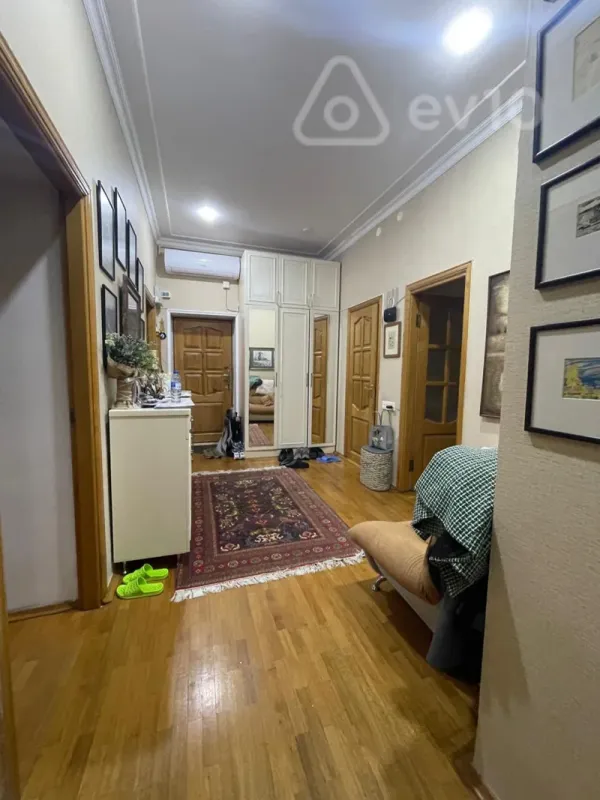 Satılır 4 otaqlı köhnə tikili 128 m²