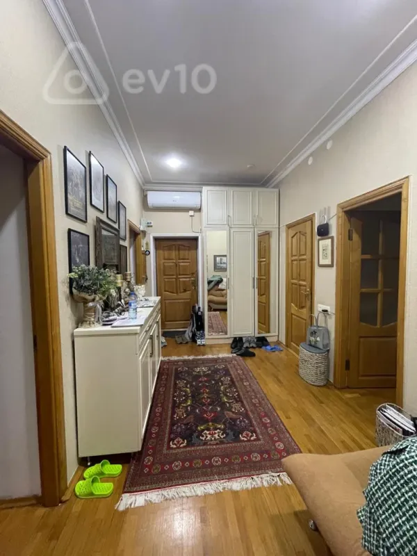 Satılır 4 otaqlı köhnə tikili 128 m²