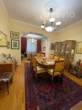 Satılır 4 otaqlı köhnə tikili 128 m²