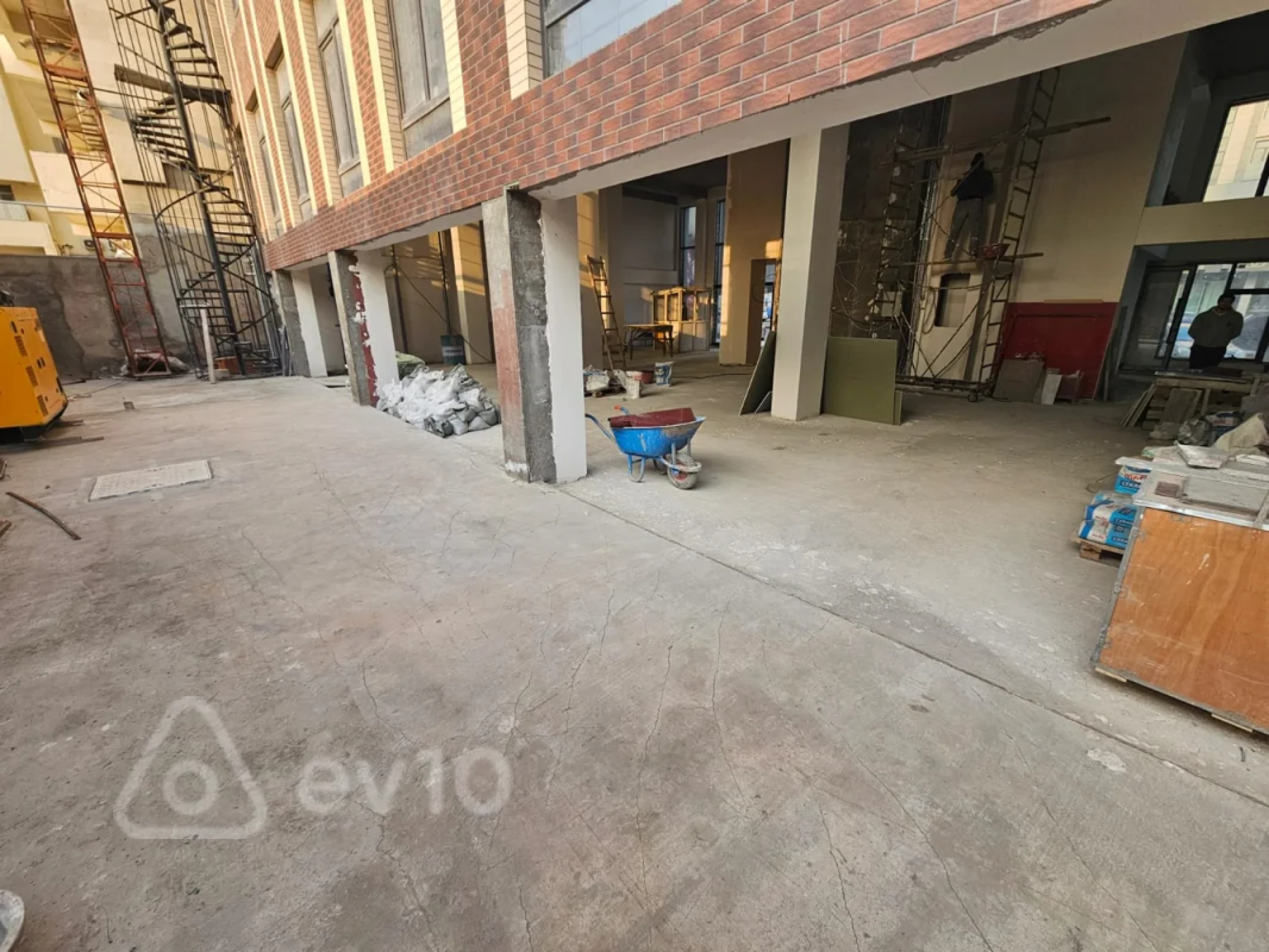 Kirayə verilir mənzil 350 m²