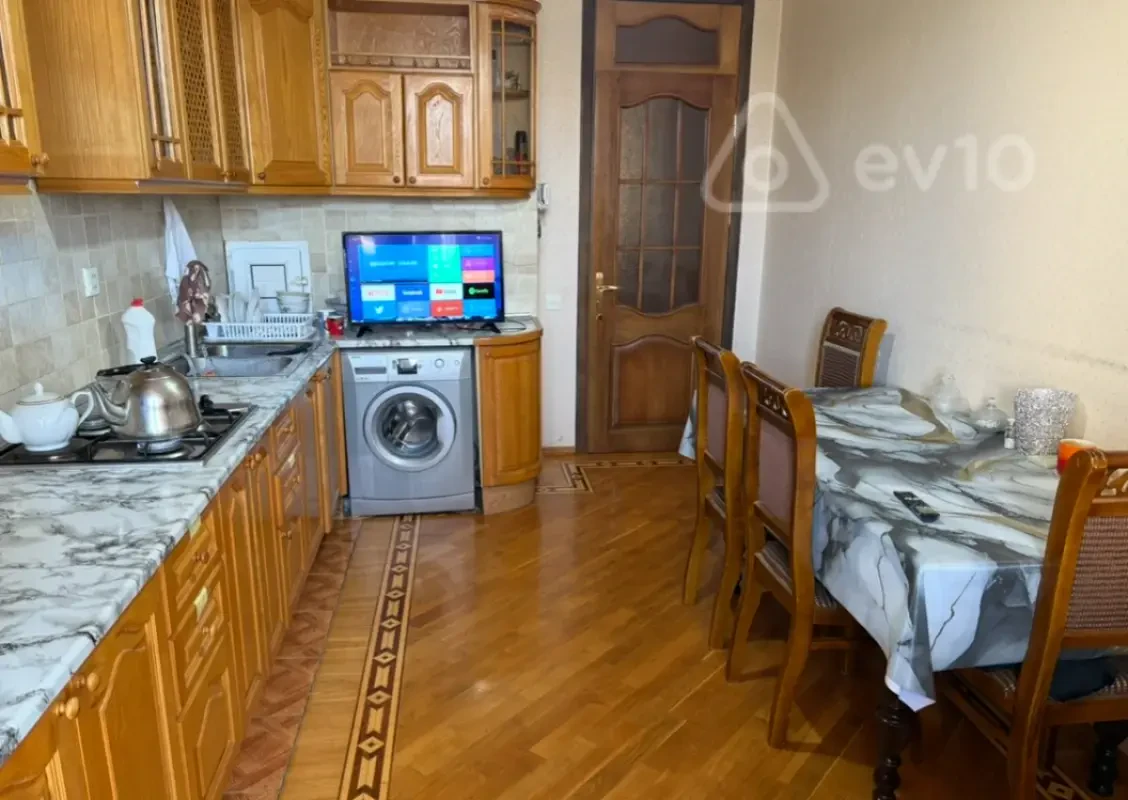 Kirayə verilir 4 otaqlı yeni tikili 160 m²