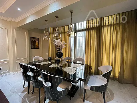 Satılır 4 otaqlı yeni tikili 200 m²