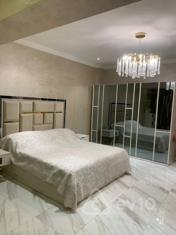 Satılır 4 otaqlı yeni tikili 200 m²