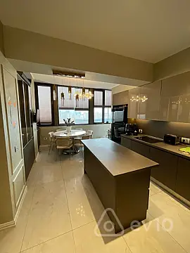 Satılır 4 otaqlı yeni tikili 200 m²