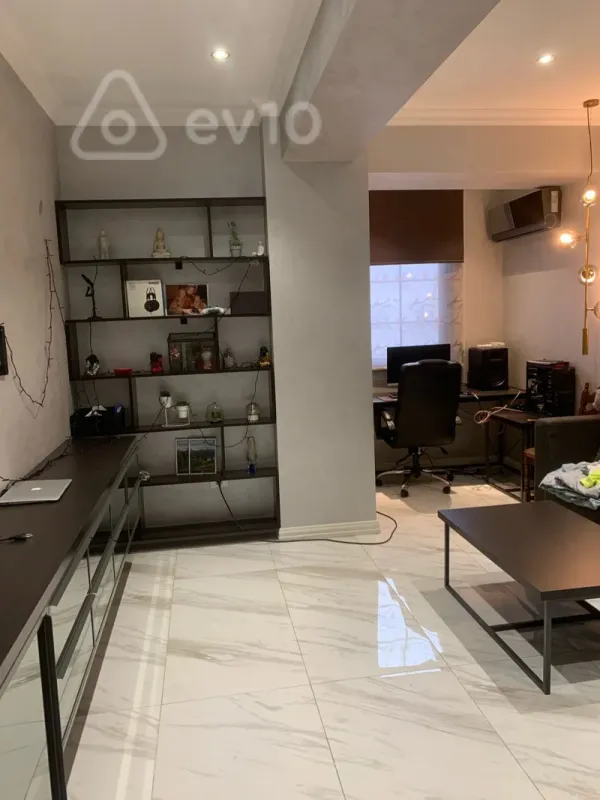 Satılır 4 otaqlı yeni tikili 200 m²