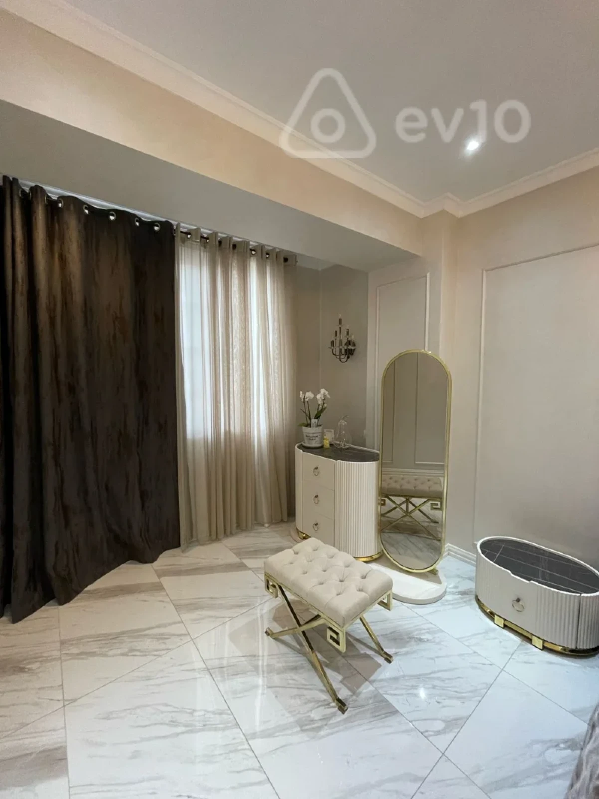 Satılır 4 otaqlı yeni tikili 200 m²