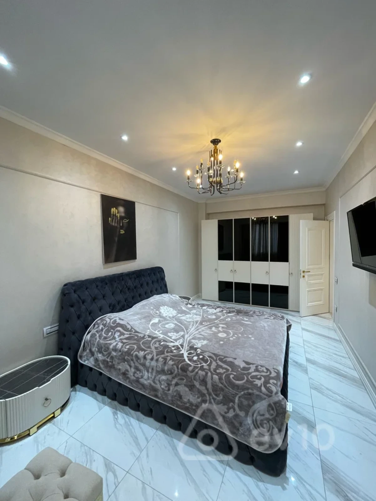 Satılır 4 otaqlı yeni tikili 200 m²