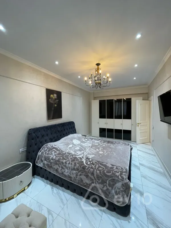 Satılır 4 otaqlı yeni tikili 200 m²