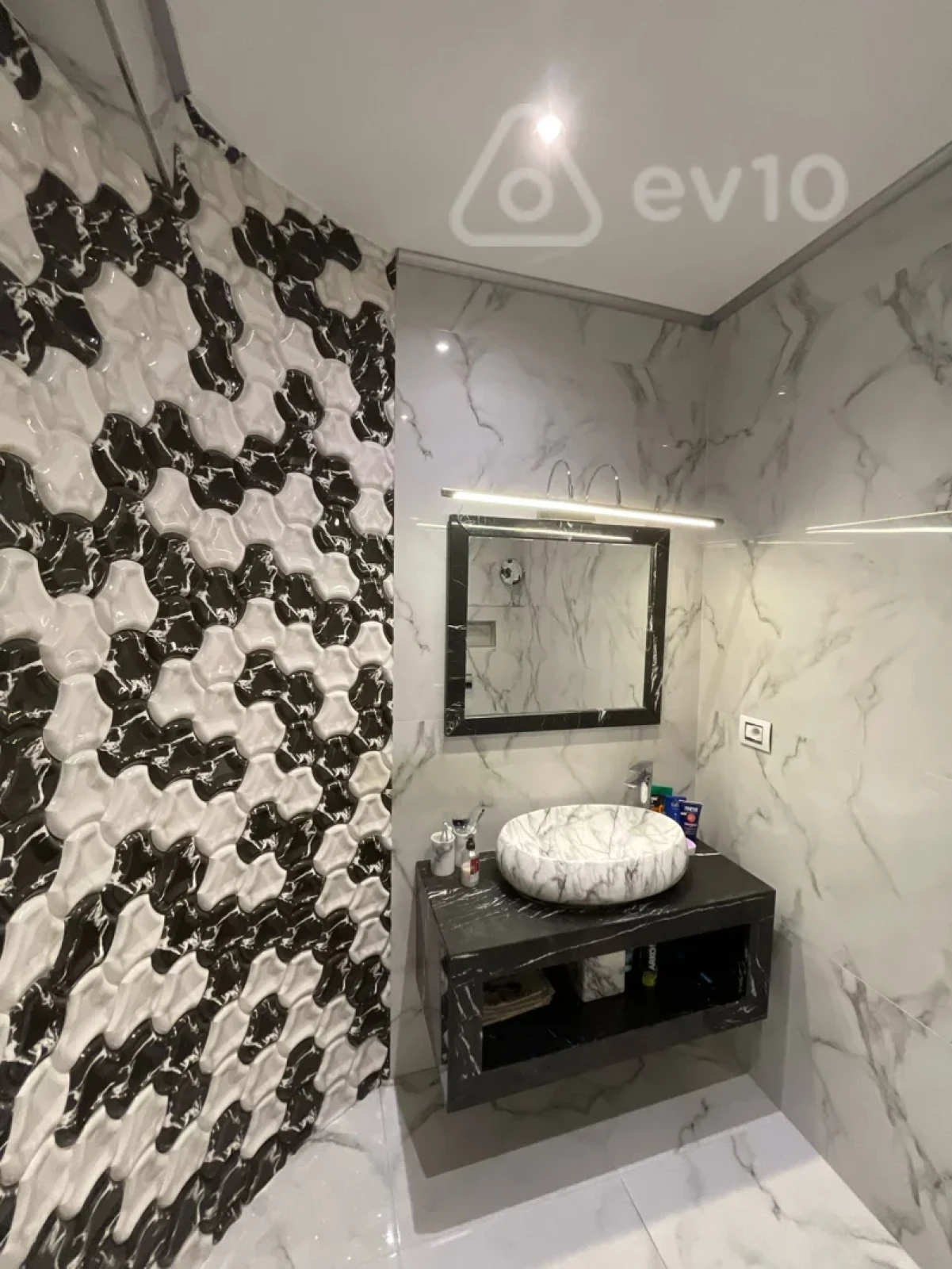 Satılır 4 otaqlı yeni tikili 200 m²