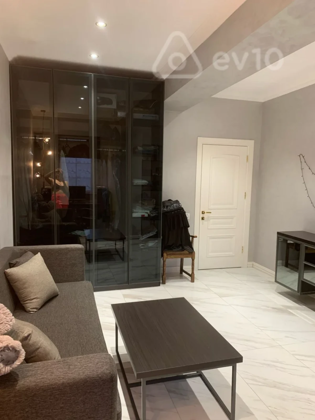 Satılır 4 otaqlı yeni tikili 200 m²