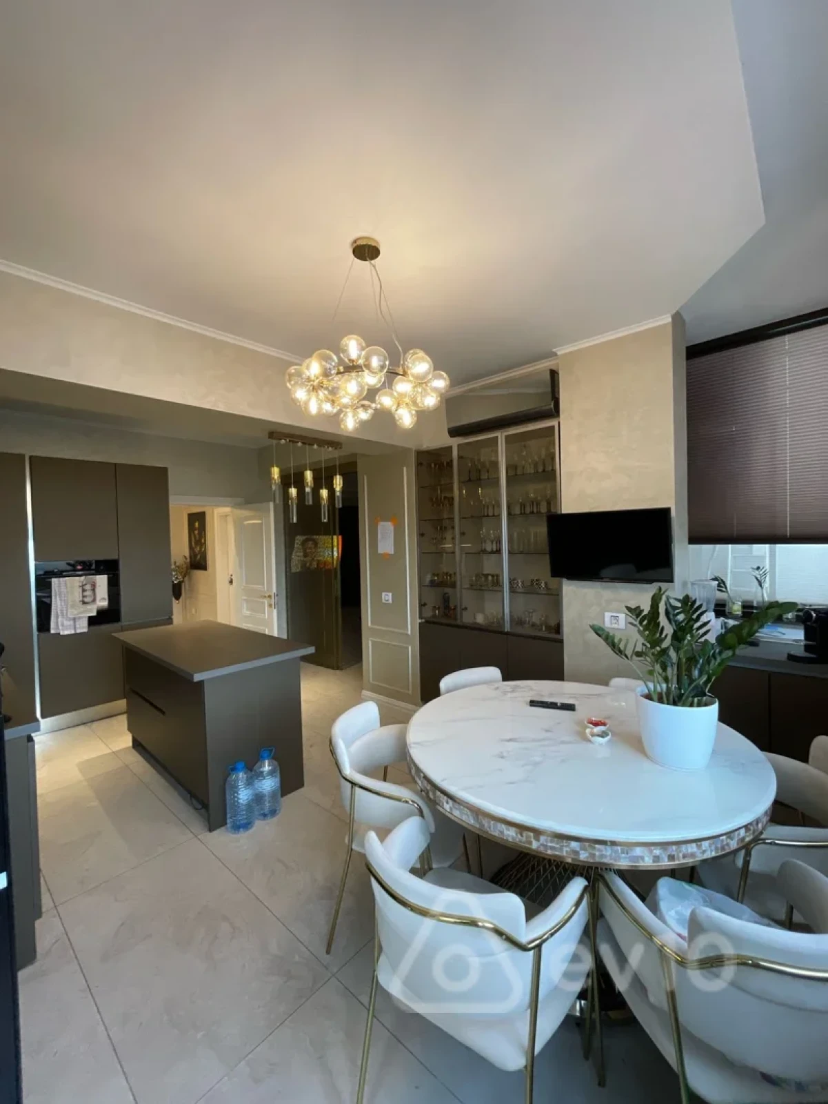 Satılır 4 otaqlı yeni tikili 200 m²