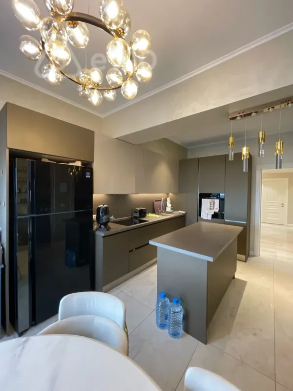 Satılır 4 otaqlı yeni tikili 200 m²