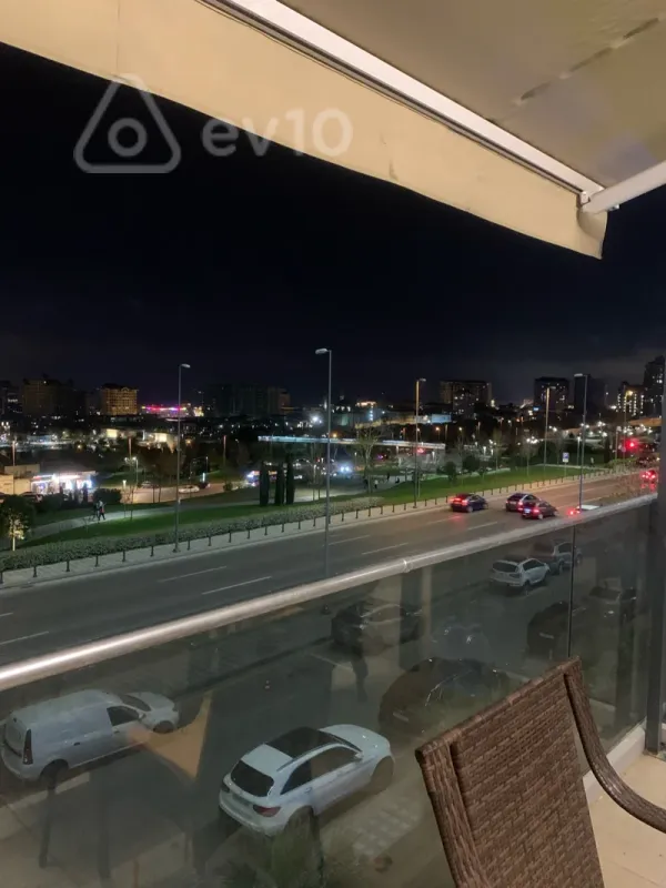 Satılır 4 otaqlı yeni tikili 200 m²