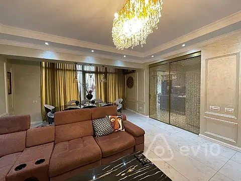 Satılır 4 otaqlı yeni tikili 200 m²