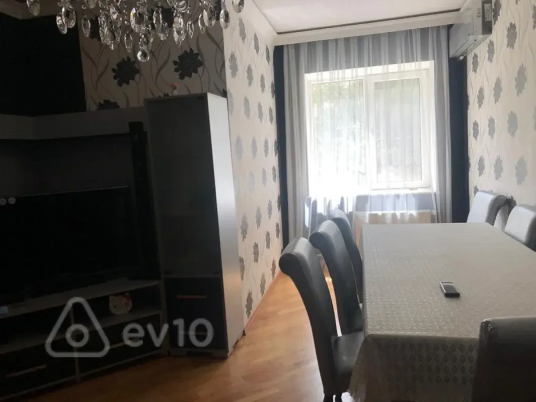 Kirayə verilir 4 otaqlı yeni tikili 120 m²
