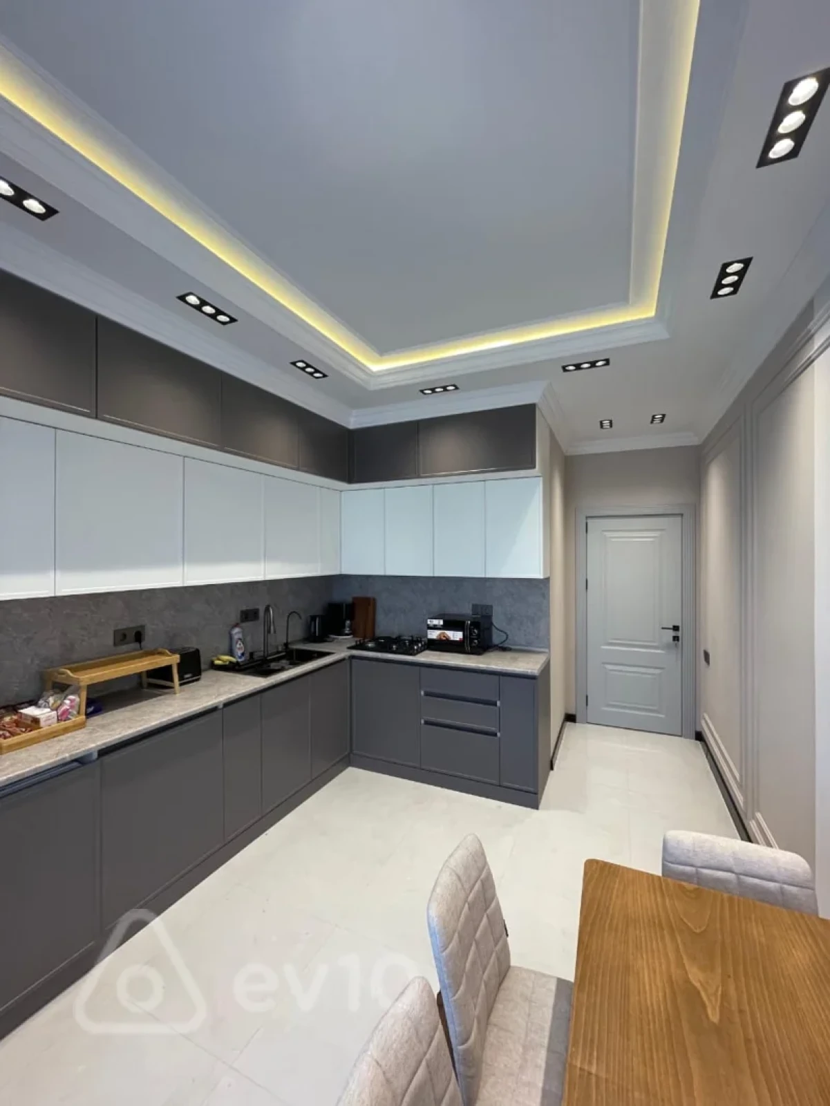 Kirayə verilir 2 otaqlı yeni tikili 105 m²