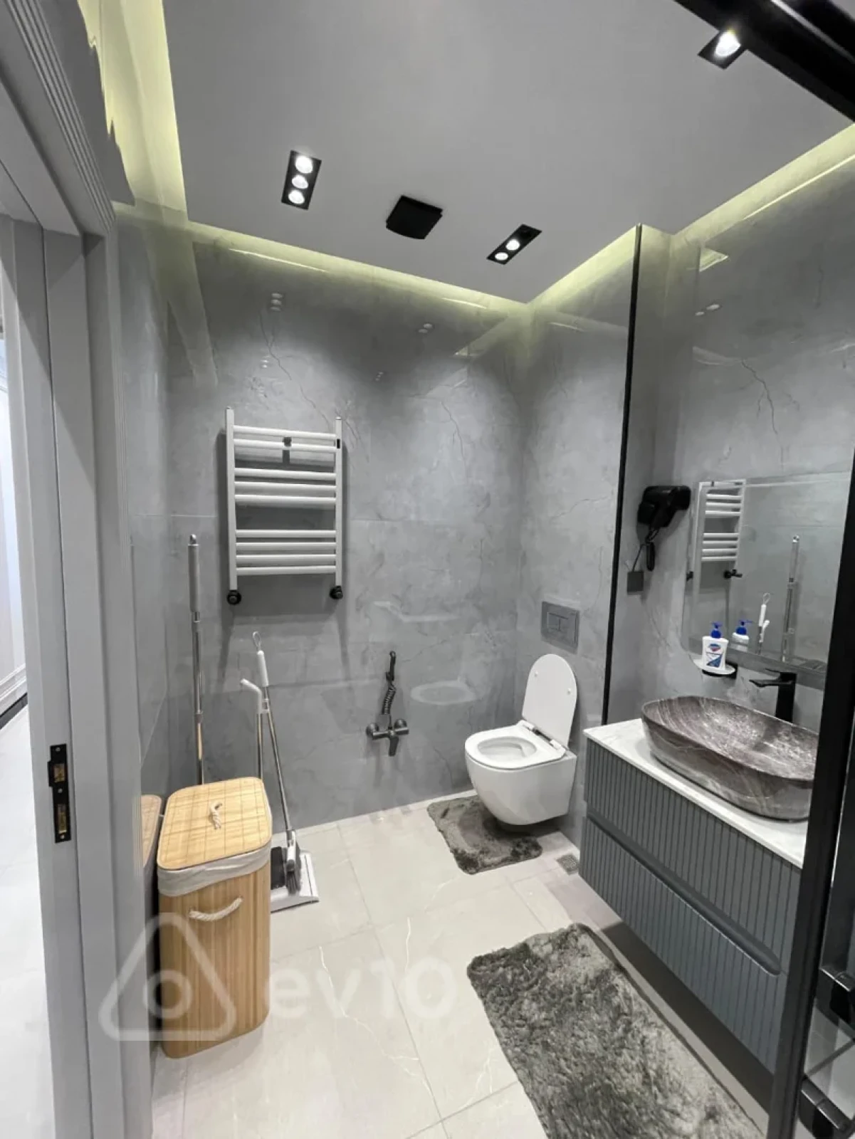 Kirayə verilir 2 otaqlı yeni tikili 105 m²