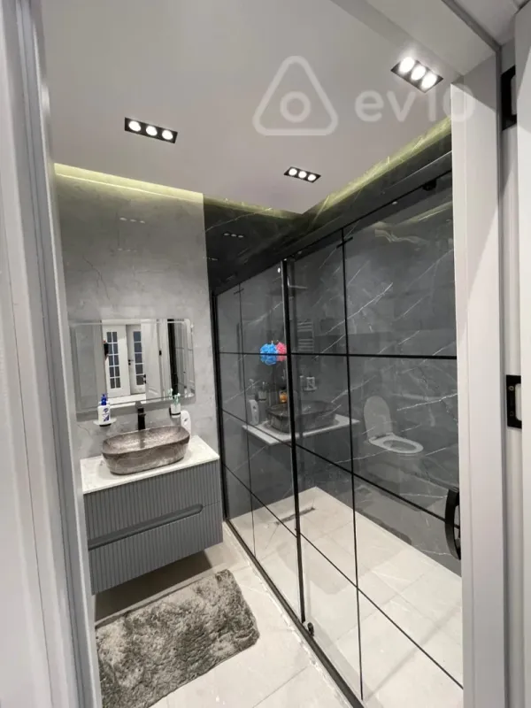 Kirayə verilir 2 otaqlı yeni tikili 105 m²