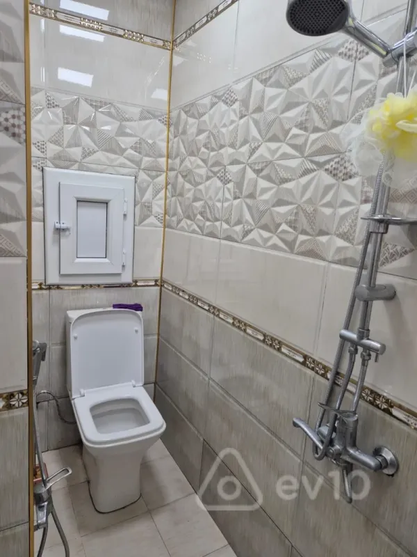 Kirayə verilir 2 otaqlı köhnə tikili 55 m²