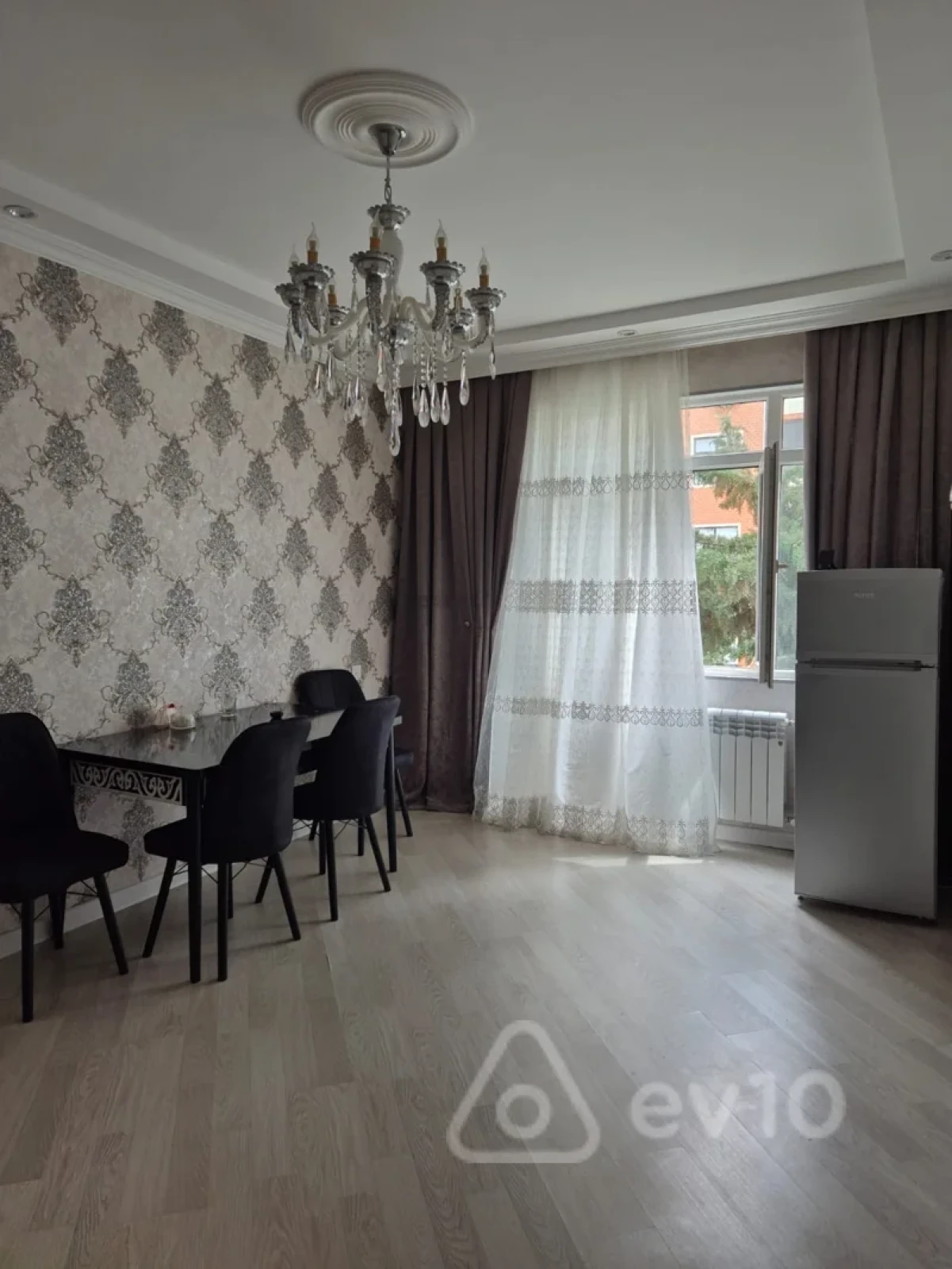 Kirayə verilir 2 otaqlı köhnə tikili 55 m²