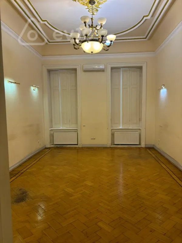 Kirayə verilir mənzil 370 m²