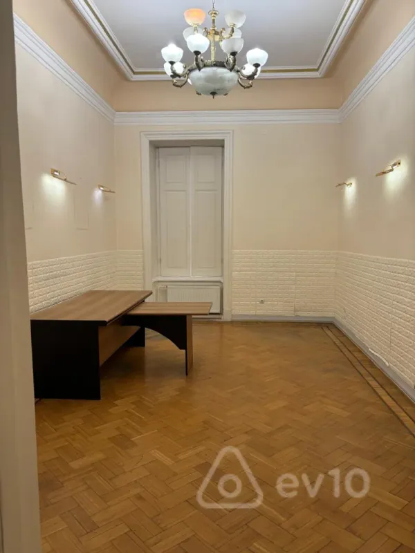 Kirayə verilir mənzil 370 m²