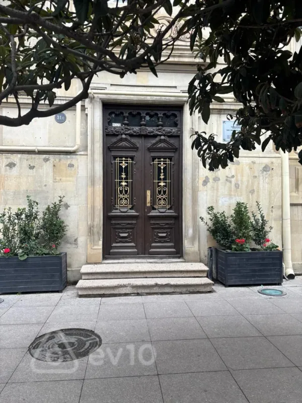 Kirayə verilir mənzil 370 m²