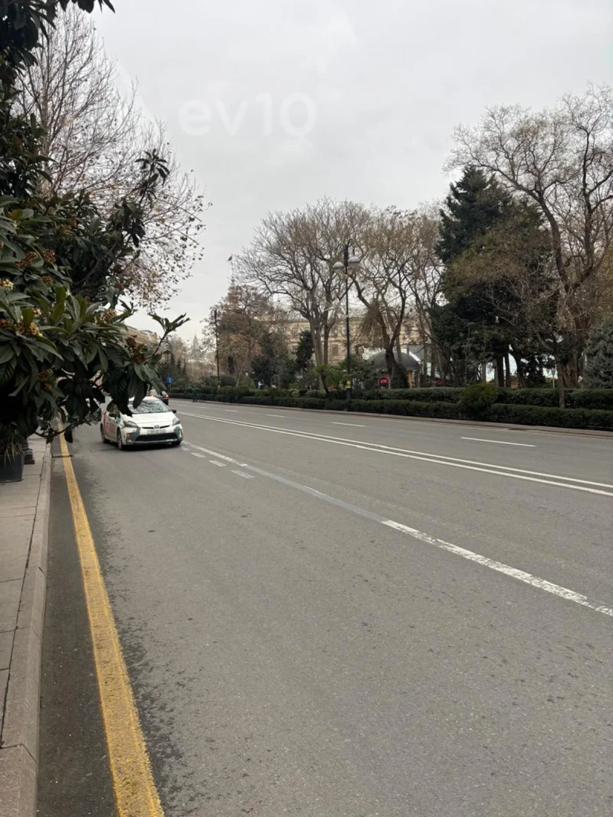 Kirayə verilir mənzil 370 m²