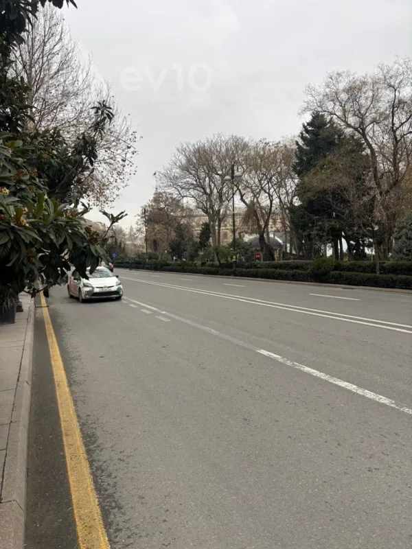 Kirayə verilir mənzil 370 m²