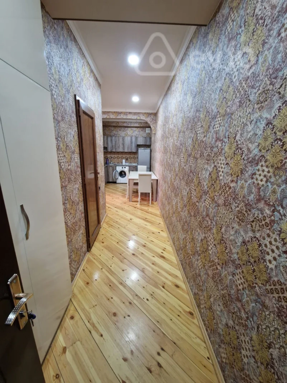 Kirayə verilir 2 otaqlı yeni tikili 75 m²
